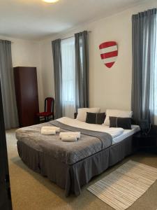 Postel nebo postele na pokoji v ubytování Hotel Camelot