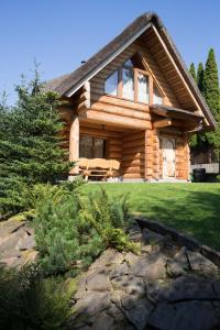 a log cabin with a table in front of it at Dom z Bali VENUS in Międzybrodzie Żywieckie