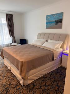 Ein Bett oder Betten in einem Zimmer der Unterkunft ART HOTEL HOUSE ONE