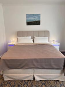 Ein Bett oder Betten in einem Zimmer der Unterkunft ART HOTEL HOUSE ONE