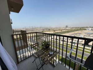 Balkón nebo terasa v ubytování Dubai Hills Estate Deluxe 2 bedroom Apartment Collective Tower A 603