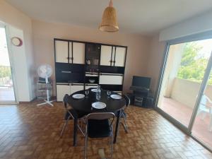 Zdjęcie z galerii obiektu Appartement pour 4 personnes à 50m de la plage Narbonne Plage 4LP2A8 w mieście Narbonne-Plage