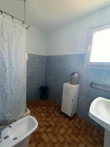 Łazienka w obiekcie Appartement pour 4 personnes à 50m de la plage Narbonne Plage 4LP2A8