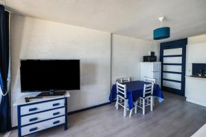 Et tv og/eller underholdning på Le front de mer