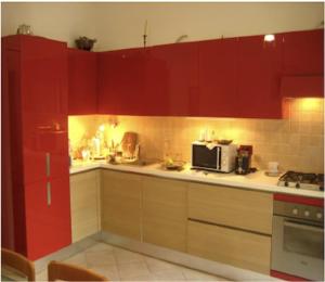A cozinha ou kitchenette de camera in via Tolstoi