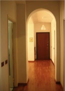 an empty room with a hallway with a door at camera in via Tolstoi in Milan