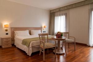 Postel nebo postele na pokoji v ubytování Hotel Roxy Plaza