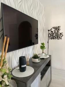 Телевизор и/или развлекательный центр в Dream house... Cerveteri!