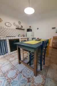 Kuchyň nebo kuchyňský kout v ubytování Sa Mannalissa casa vacanza