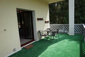 Willa Vanilla tesisinde bir balkon veya teras