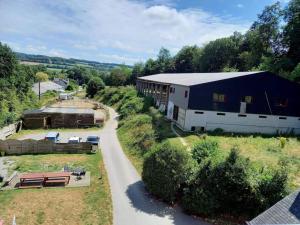 an aerial view of a barn and a road at Gite 3 chambres chambres, calme et bien placé in La Forest-Landerneau