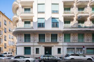 Budova, v ktorej sa apartmán nachádza