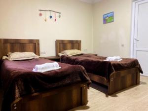 Un pat sau paturi într-o cameră la Hotel Villa Eniseli