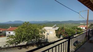 A general mountain view or a mountain view taken from the holiday home