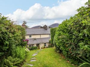 une vieille maison au milieu d'un jardin dans l'établissement Preswylfa, à Blaenau Ffestiniog