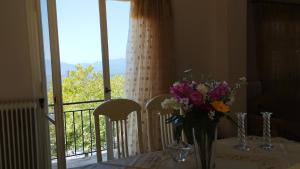 A general mountain view or a mountain view taken from the holiday home