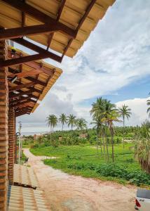 a view of a dirt road with palm trees at Pousada Bella Mar in Prea