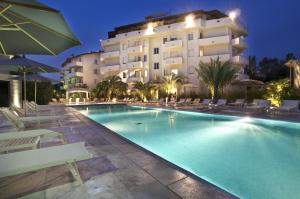 Bazén v ubytování Hotel Residence Stella del Mare nebo v jeho okolí