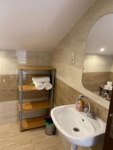 Kúpeľňa v ubytovaní Apartamenty + 37 fotografií