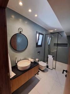 Kúpeľňa v ubytovaní Courtyard Luxury Suites “MARIANTHI”