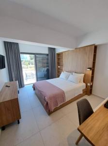 Posteľ alebo postele v izbe v ubytovaní Courtyard Luxury Suites “MARIANTHI”