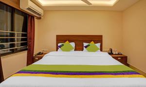 Treebo Indrapuri Hotel & Resort, Siliguri Junction客房内的一张或多张床位