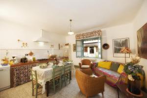 a living room with a couch and a table at Il Chicco d'Oro in Massarosa