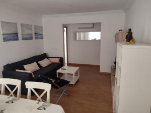 Posedenie v ubytovaní Apartament Roses Platja-Ciutadella