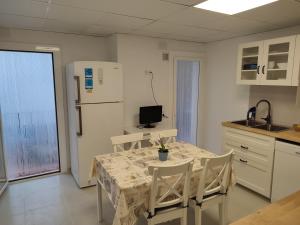 Kuchyňa alebo kuchynka v ubytovaní Apartament Roses Platja-Ciutadella