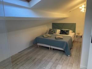 Fotografia z galérie ubytovania Superbe loft avec terrasse à 2 pas du palais des papes v Avignone + 1 fotografia