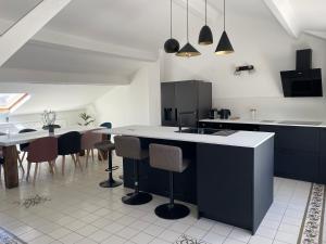 Fotografia z galérie ubytovania Superbe loft avec terrasse à 2 pas du palais des papes v Avignone