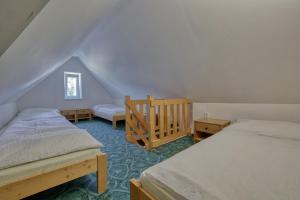 Postel nebo postele na pokoji v ubytování RAMZOVKA - bývalý penzion Anna