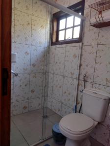 a bathroom with a toilet and a window at Sítio do Sauá in Cunha