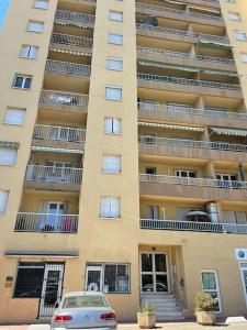 a building with a car parked in front of it at Le Pélican Magnifique F2 in Ajaccio