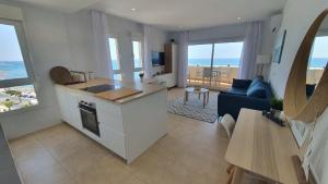 Część wypoczynkowa w obiekcie Beachfront-Parque Paloma-Modern-Panoramic Views!