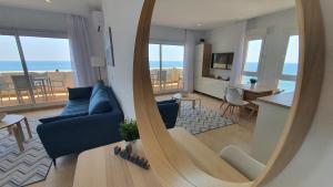 Część wypoczynkowa w obiekcie Beachfront-Parque Paloma-Modern-Panoramic Views!