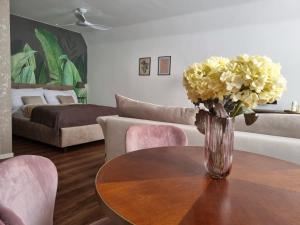 Posezení v ubytování Zelené apartmá v centru města České Budějovice + 2 fotografie