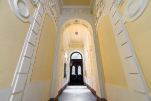 View to the Roofs Luxury Apartment with 2 Bedrooms 1061 Budapest, 15 Paulay Ede utca floor 4, door 23 kép - 2