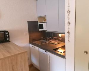 Kuchyňa alebo kuchynka v ubytovaní appartement 4personnes à saint lary soulan