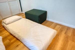 Krevet ili kreveti u jedinici u okviru objekta Hampton Collection - Stylish 3 Sleeper Apartment with Pool