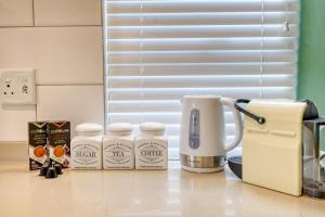 Fotografija u galeriji objekta Hampton Collection - Stylish 3 Sleeper Apartment with Pool u gradu Durban