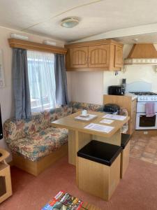 Η κουζίνα ή μικρή κουζίνα στο G3 Holiday Caravan