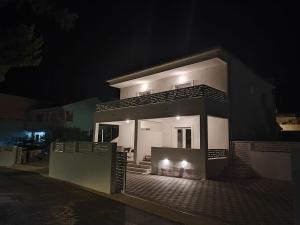 Budova, kde se apartmán nachází + 23 fotografií