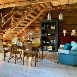 Ruang duduk di Urikivi Holiday House