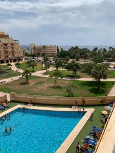 Vista de la piscina de Apartamento Aguadulce sur (Almeria) o alrededores