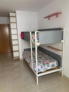 Litera o literas de una habitación en Apartamento Aguadulce sur (Almeria)
