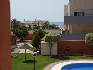 Bazén v ubytovaní Apartment in Roquetas near the beach alebo v jeho blízkosti