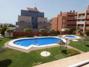 Bazén v ubytovaní Apartment in Roquetas near the beach alebo v jeho blízkosti