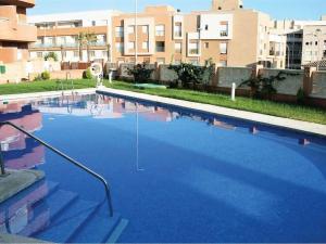 Bazén v ubytovaní Apartment in Roquetas near the beach alebo v jeho blízkosti