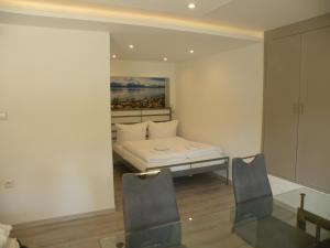 a bedroom with a bed with a painting on the wall at Eligo in Friedrichshafen